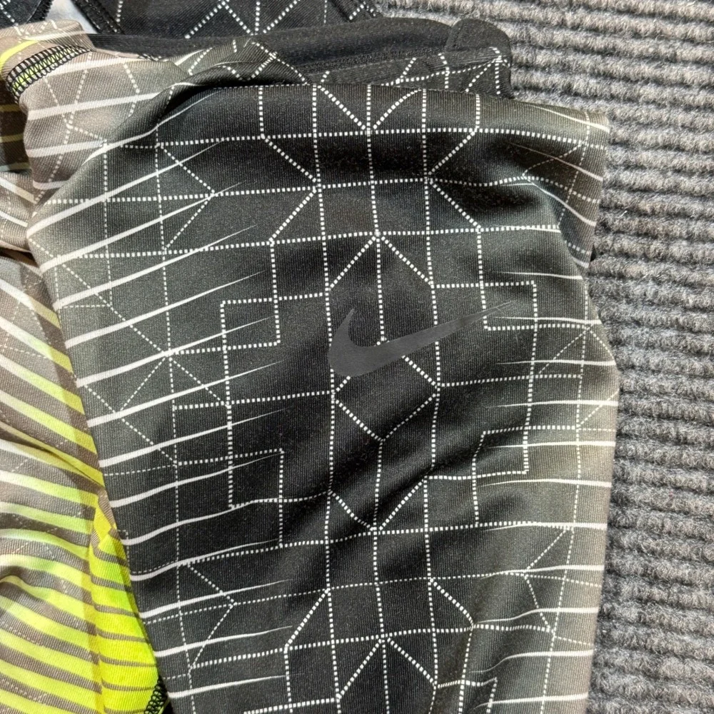Nike Pro Hyperwarm Half Zip Women's‎ L Black Yellow Geometric Pullover